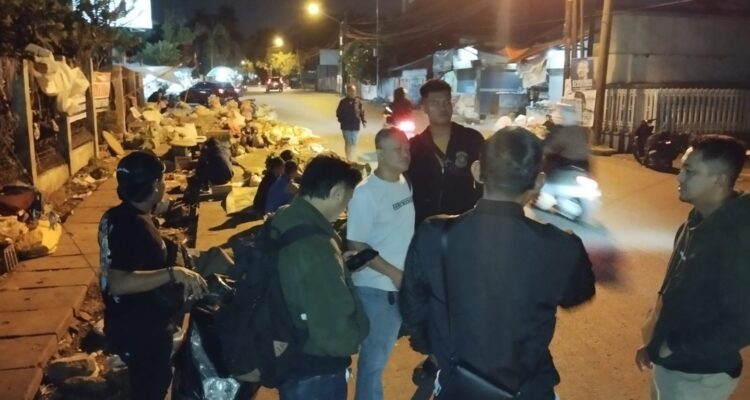 Anggota reskrim Polresta Bogor Kota saat melakukan patroli di Pasar Merdeka Bogor
