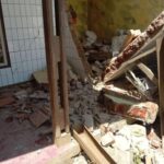 Bangunan yang ambruk karena gempabumi yang terjadi di Bandung