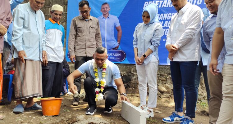 Calon Wakil Wali Kota Bogor, Jenal Mutaqin peletakan batu pertama pembangunan ruang belajar di PKBM Bakti Nusa, Katulampa Bogor, Rabu 25 September 2024