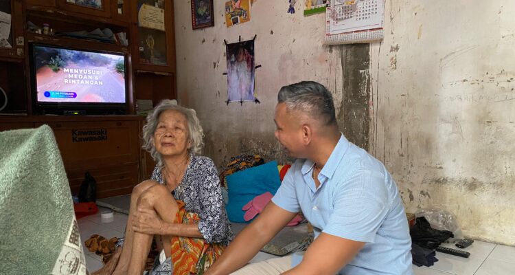 Calon Wakil Wali Kota Bogor, Jenal Mutaqin, memulai kampanye politiknya dengan menyambangi pemukiman warga di Kelurahan Ciparigi, Kecamatan Bogor Utara, pada Kamis, 26 September 2024.