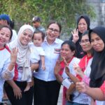 Rena Da Frina bersama dengan Emak-Emak