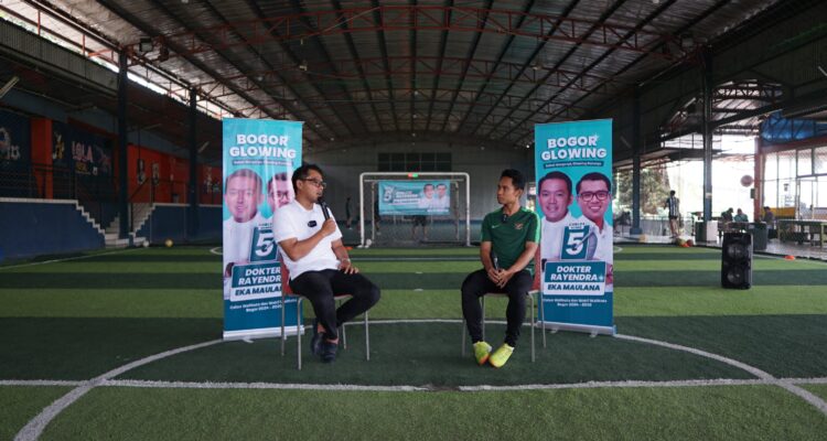 Eka Maulana, bersama pemain timnas futsal asal Kota Bogor, Iqbal Iskandar