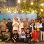 Dokter Rayendra-Eka Maulana saat bersama anak-anak muda