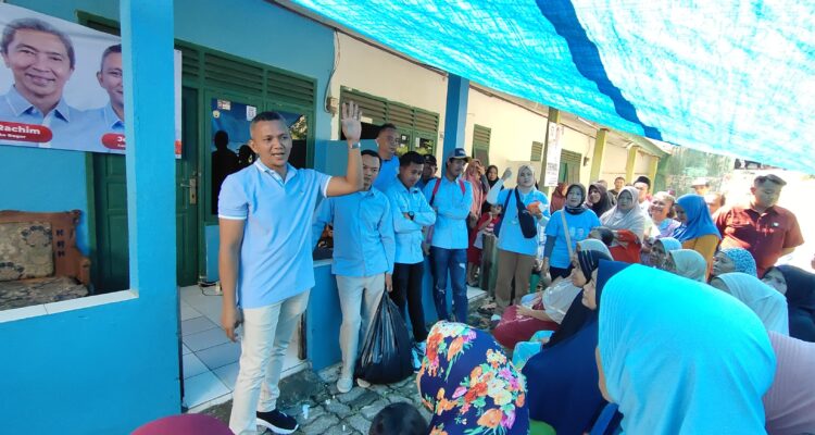 Jenal Mutaqin saat menyapa warga di Kebon Pedes Kota Bogor