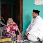 Calon Wali kota Bogor nomor urut 2, Atang Trisnanto saat menyapa warga