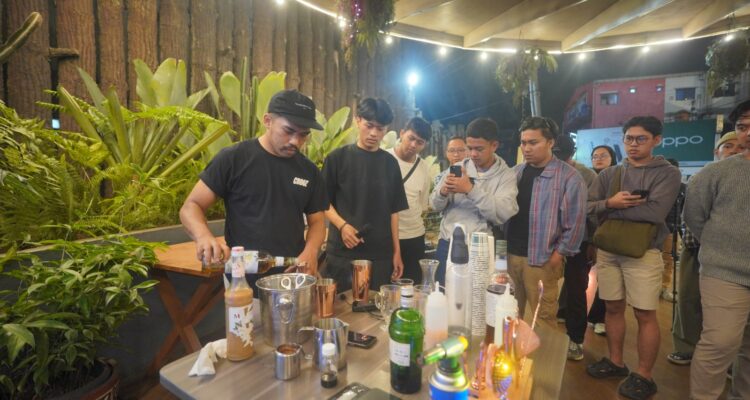 Kanoopi Coffee & Pizza yang berlokasi di Royal Safari Garden memperingati International Coffee Day pada 1 Oktober 2024 dengan menggelar acara bertema "Mixology Education & Cupping Special International Coffee Day".