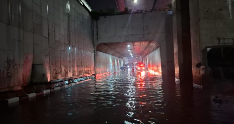 Banjir di Underpass, Jalan Sholeh Iskandar, Kecamatan Bogor Tengah, Kota Bogor pada Sabtu 05 Oktober 2024