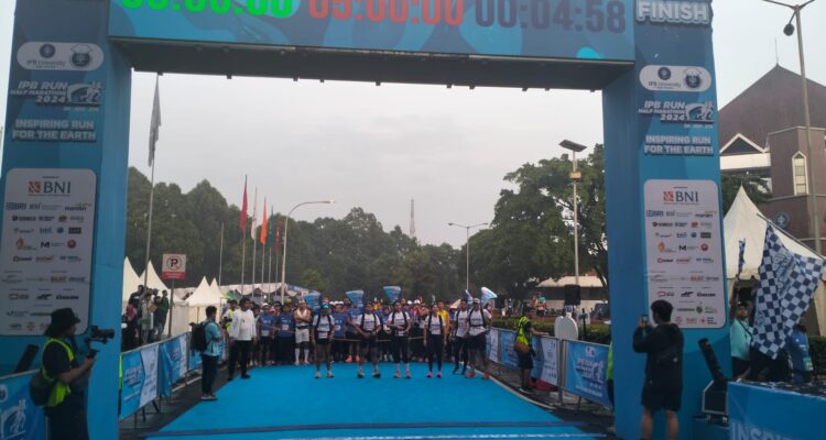 Peserta marathon IPB Run 2024