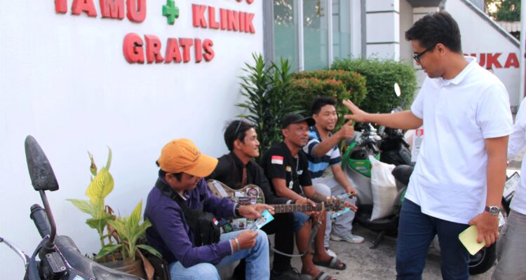 Calon wakil wali kota bogor nomor urut 5, Eka Maulana ketika temuin teman temannya di Layungsari