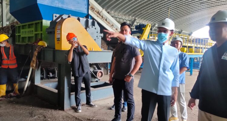 Jaro Ade saat meninjau lokasi TPPAS Nambo Bogor