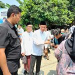 Wakil Bupati Bogor, Ade Jaro saat menyapa warga