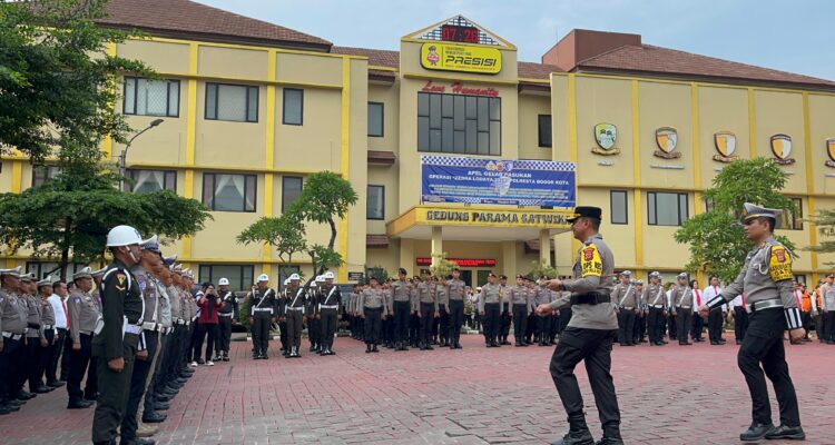 Kapolresta Bogor Kota, Kombes Pol Bismo Teguh Prakoso saat memimpin apel operasi Zebra 2024