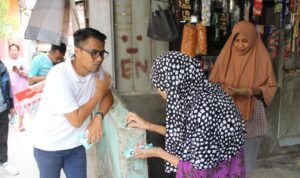 IMG-20241017-WA0072 Calon wakil wali kota Bogor, Eka Maulana saat blusukan ke kampung ardio, kecamatan Bogor Tengah, Kota Bogor