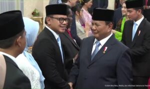 Bima Arya Sugiarto dan Prabowo Subianto saat pelantikan Wakil Menteri