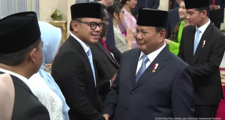 Bima Arya Sugiarto dan Prabowo Subianto saat pelantikan Wakil Menteri