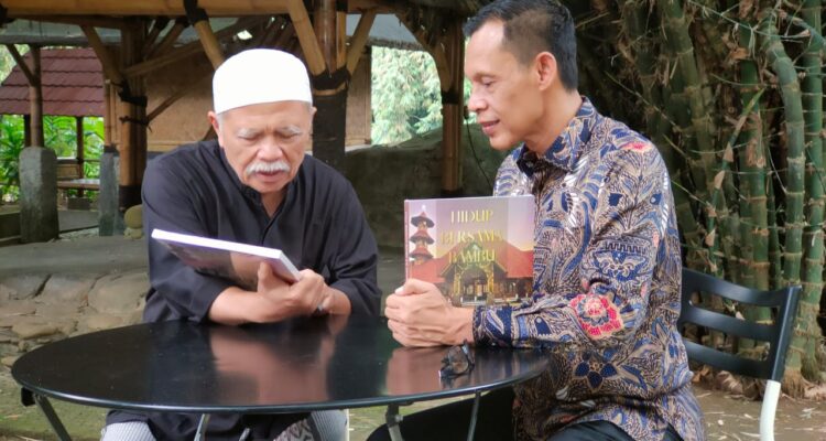 Abah Jatnika bersama Ade Ruhandi alias Jaro Ade