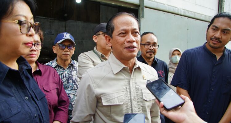 Menteri Lingkungan Hidup dan Kepala Badan Pengendalian Lingkungan Hidup (BPLH), Hanif Faisol Nurofiq.