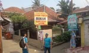 Spanduk Bertuliskan Selamat Datang di Lebak Pasar Bukan Kampung Yatim bertebaran di Babakan Pasar Kota Bogor Spanduk Bertuliskan Selamat Datang di Lebak Pasar Bukan Kampung Yatim bertebaran di Babakan Pasar Kota Bogor