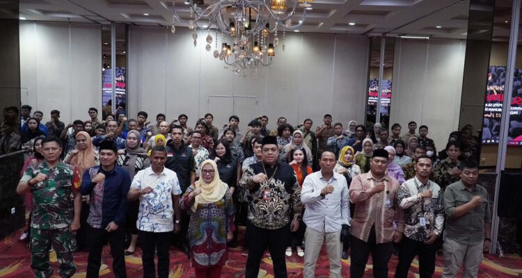 Sekda Kota Bogor Syarifah Sofiah saat melantik anggot TPS