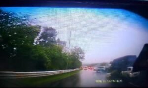 Detik-Detik kecelakaan beruntun di Tol Purbaleunyi, Senin 11 November 2024.