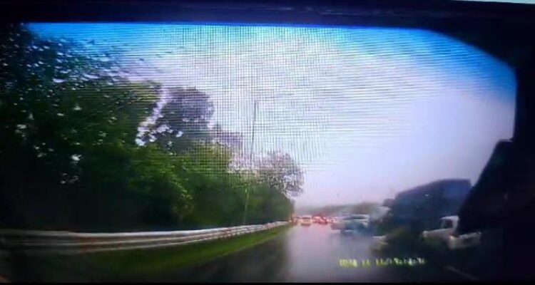 Detik-Detik kecelakaan beruntun di Tol Purbaleunyi, Senin 11 November 2024.