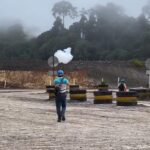 Gumpalan putih berbentuk awan jatuh dari langit Kabupaten Murung Raya, Kalimantan