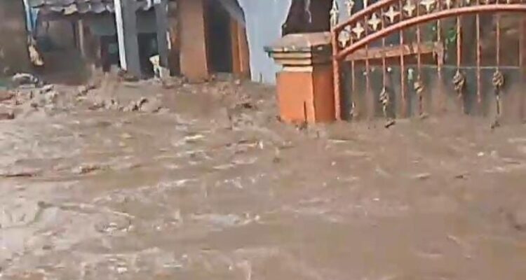 Dampak banjir bandang di Solokan Jeruk, Kabupaten Bandung