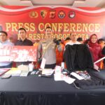 Kapolresta Bogor Kota, Kombes Pol Bismo Teguh Prakoso saat menunjukan barang bukti