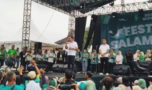 Pasangan Calon nomor urut 5 Dokter Rayendra dan Eka Maulana saat melakukan kampanye akbar di Lapangan Semeru, Bopgor Barat, Kota Bogor pada jumat 22 November 2024