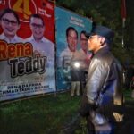 Pj wali kota bogor, Herry Antasari saat menertibkan APK