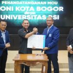 Ketua Koni Kota Bogor, Dedi Sumarna saat melakukan MOU dengan Universitas Bina Sarana Informatika