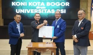 Ketua Koni Kota Bogor, Dedi Sumarna saat melakukan MOU dengan Universitas Bina Sarana Informatika Ketua Koni Kota Bogor, Dedi Sumarna saat melakukan MOU dengan Universitas Bina Sarana Informatika