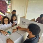 calon wali kota bogor saat mencobkos di TPS 29