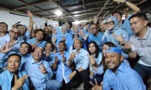 Dedie-Jenal bersama tim relawan bersuka ciy=ta dengan hasil Quick Count Dedie-Jenal bersama tim relawan bersuka ciy=ta dengan hasil Quick Count