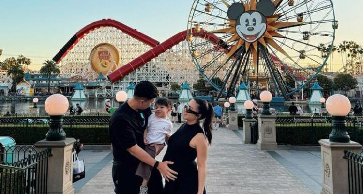 Nikita willy bersama anak dan suami saat berlibur ke Amerika