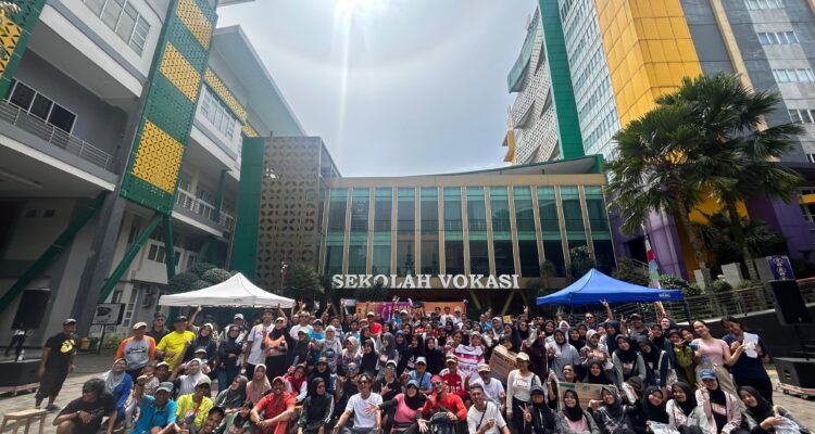 Ratusan warga penggila jogging, dari berbagai daerah, ikut meramaikan kegiatan tersebut. Kegiatan Fun Run Wapalapa ini, dibuka langsung oleh Rektor Universitas Pakuan, Prof. Didik Notosujono