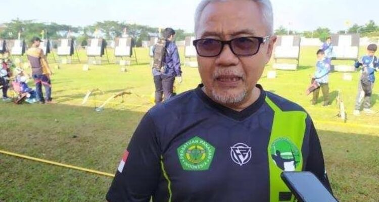 Adang Suptandar ( Mantan Ketua Perpani )