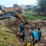 Bebersih Sungai Cikaret