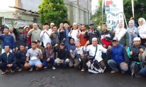 Tim relawan Muda (Mulyaharja Untuk Dedie A. Rachim) dan BDR (Benteng Dedie A. Rachim) merayakan kemenangan pasangan Dedie A. Rachim dan Jenal Muttaqin dalam Pilkada 2024 dengan mengadakan perjalanan wisata religi ke Makam Sultan Maulana Hasanuddin dan Pantai Pasir Putih di Banten. Tim relawan Muda (Mulyaharja Untuk Dedie A. Rachim) dan BDR (Benteng Dedie A. Rachim) merayakan kemenangan pasangan Dedie A. Rachim dan Jenal Muttaqin dalam Pilkada 2024 dengan mengadakan perjalanan wisata religi ke Makam Sultan Maulana Hasanuddin dan Pantai Pasir Putih di Banten.