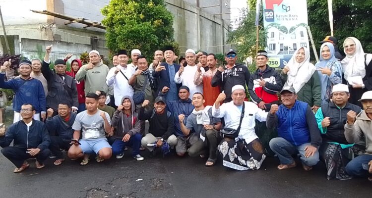 Tim relawan Muda (Mulyaharja Untuk Dedie A. Rachim) dan BDR (Benteng Dedie A. Rachim) merayakan kemenangan pasangan Dedie A. Rachim dan Jenal Muttaqin dalam Pilkada 2024 dengan mengadakan perjalanan wisata religi ke Makam Sultan Maulana Hasanuddin dan Pantai Pasir Putih di Banten.