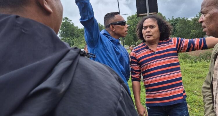 Mozes Kallem, mantan pimpinan DPRD Jayapura, mengalami tindakan intimidasi oleh sekelompok orang tak dikenal (OTK) di kawasan MNC Land, Kabupaten Bogor,