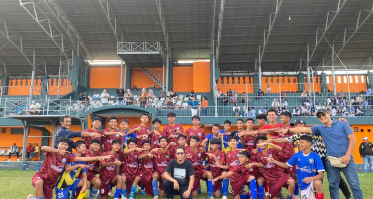 Tim Khenzi dan Suporter Khenzi