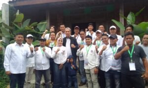Relawab BDR dan Mulyaharja berfoto bersama walikota bogor terpilih Relawab BDR dan Mulyaharja berfoto bersama walikota bogor terpilih