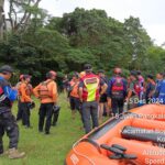 Tim BPBD saat melakukan pencarian anak hayut di sungai Ciliwung Bogor (Fot/BPBD Kab Bogor)