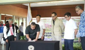 Sekretaris Daerah (Sekda) Kabupaten Bogor, Ajat Rochmat Jatnika berharap terpilihnya ketua dan pengurus baru Persatuan Golf Indonesia (PGI) Kabupaten Bogor bisa semakin memajukan Golf di Kabupaten Bogor Sekretaris Daerah (Sekda) Kabupaten Bogor, Ajat Rochmat Jatnika berharap terpilihnya ketua dan pengurus baru Persatuan Golf Indonesia (PGI) Kabupaten Bogor bisa semakin memajukan Golf di Kabupaten Bogor