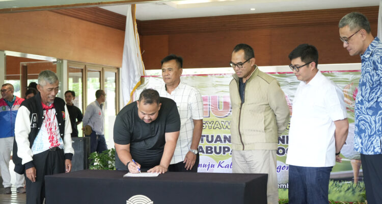 Sekretaris Daerah (Sekda) Kabupaten Bogor, Ajat Rochmat Jatnika berharap terpilihnya ketua dan pengurus baru Persatuan Golf Indonesia (PGI) Kabupaten Bogor bisa semakin memajukan Golf di Kabupaten Bogor