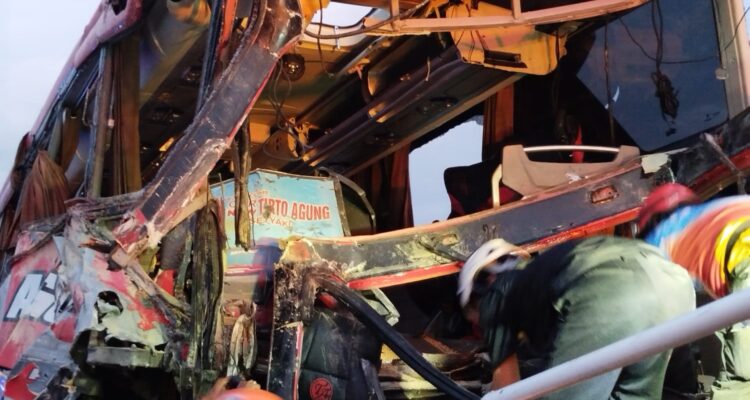 Bis yang angku siswa siswi asal Bogor ringsek di Tol malang, Foto/ Istimewa