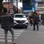 Kendaraan Terios yang melakukan penabrakan kepada beberapa kendaraan di jalan Raya Siliwangi, Sukari Bogor