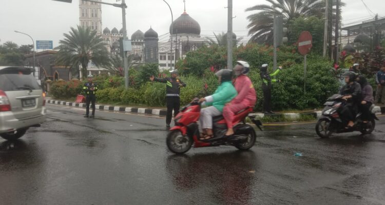 Pemberlakuan dua arah di Simpang Gadog Puncak Bogor usai diberlakukan One Way