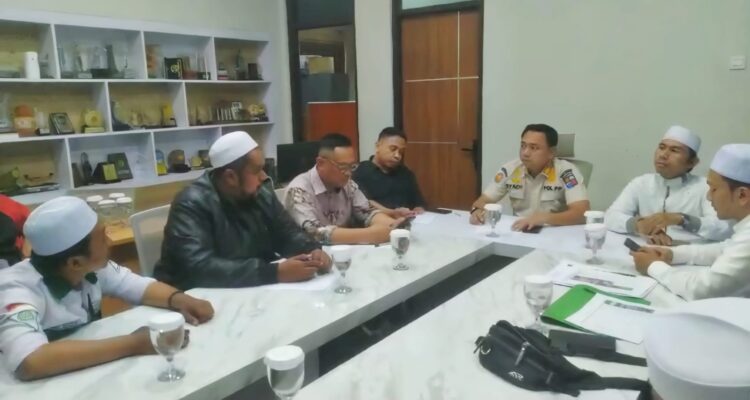 DPW Front Persaudaraan Islam kota Bogor, menghadiri audensi, yang pertemuannya dilaksanakan, di Mako Satpol PP Kota Bogor, Jalan Padjajaran Kecamatan Bogor Utara Audensi dilaksanakan, untuk mengingatkan Pemerintah Kota Bogor terutama pada malam pergantian tahun, untuk menjaga kondusifitas di Kota Bogor.